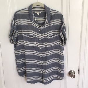 Button down t shirt size medium